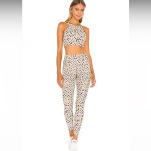 Beach Riot in Taupe Spot Set